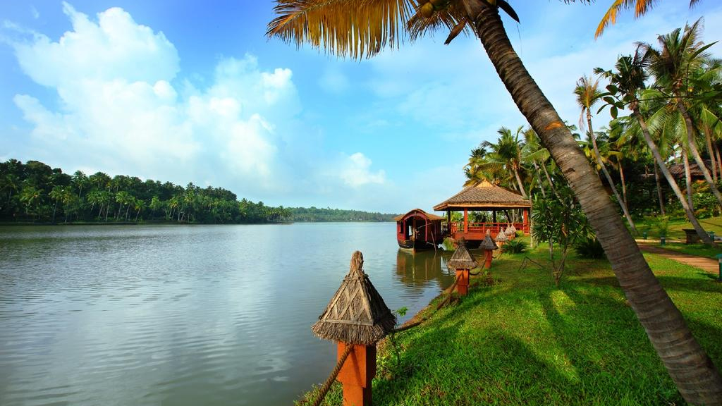 3 tourist places in kerala