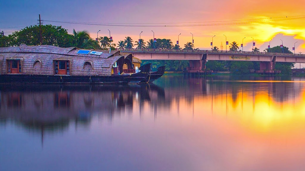 places to visit in kerala august